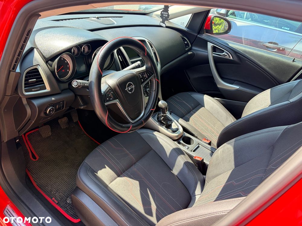 Opel Astra 1.4 Turbo 150 Jahre - 9