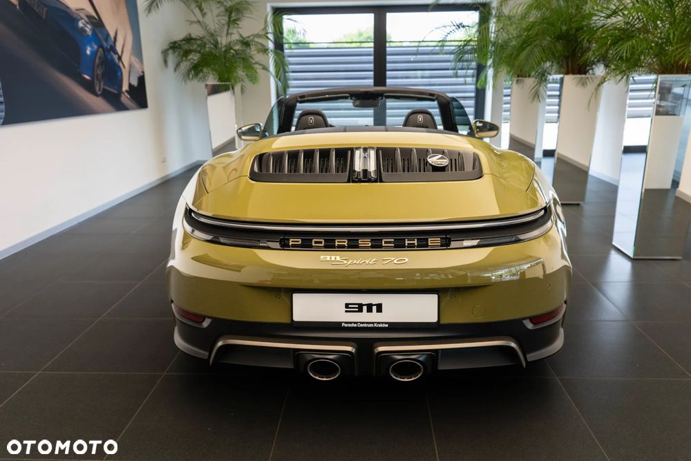 Porsche 911 Carrera T-Hybrid Spirit 70 - 12