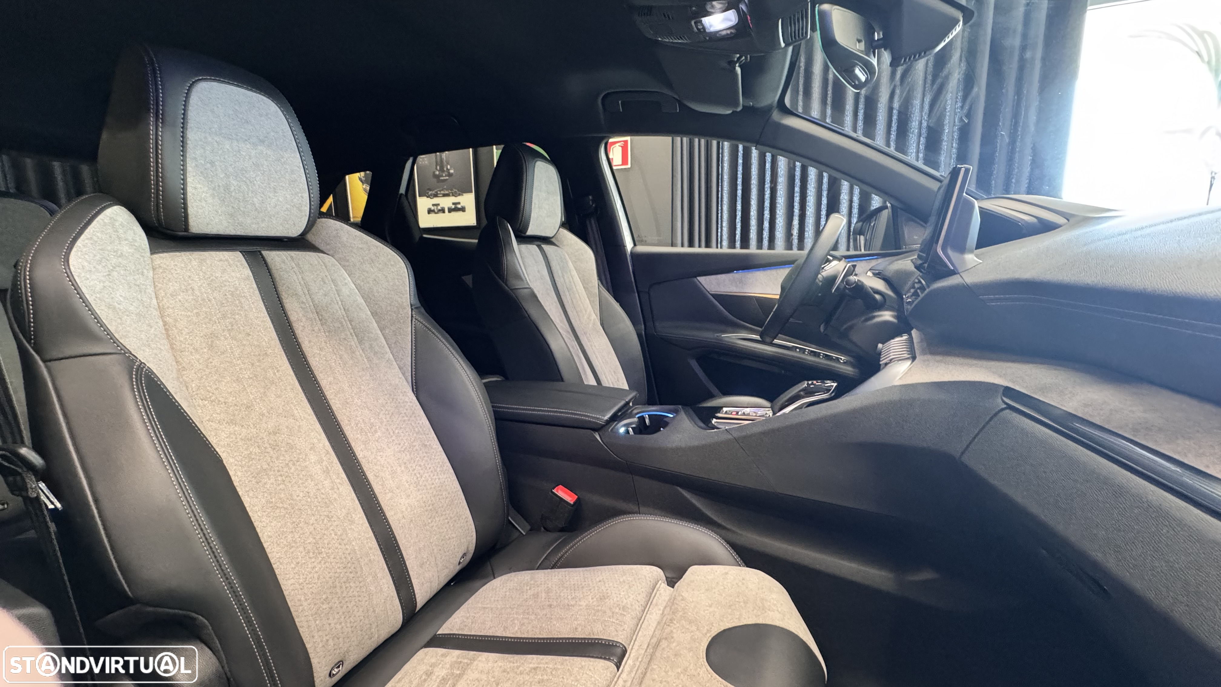 Peugeot 3008 1.6 Hybrid GT Pack e-EAT8 - 35