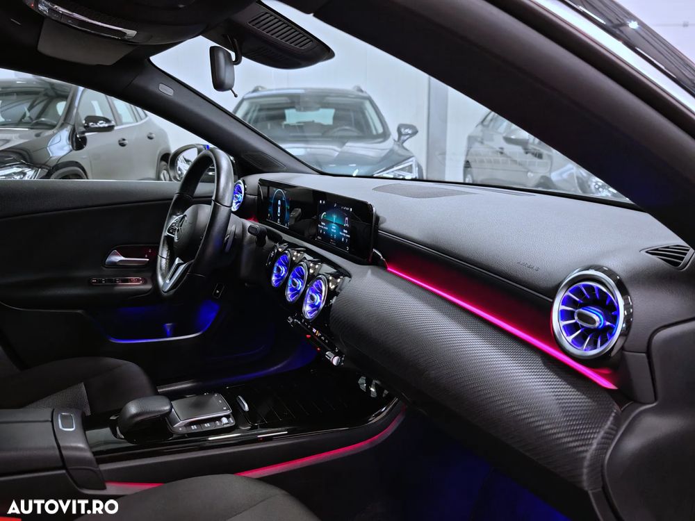 Mercedes-Benz CLA 180 7G-DCT - 10