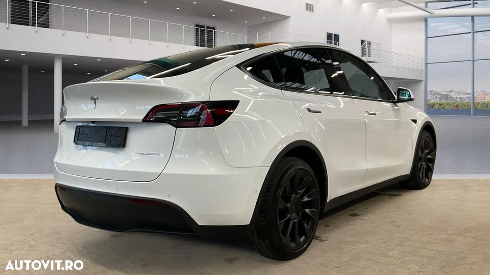 Tesla Model Y Long Range Dual Motor AWD - 4