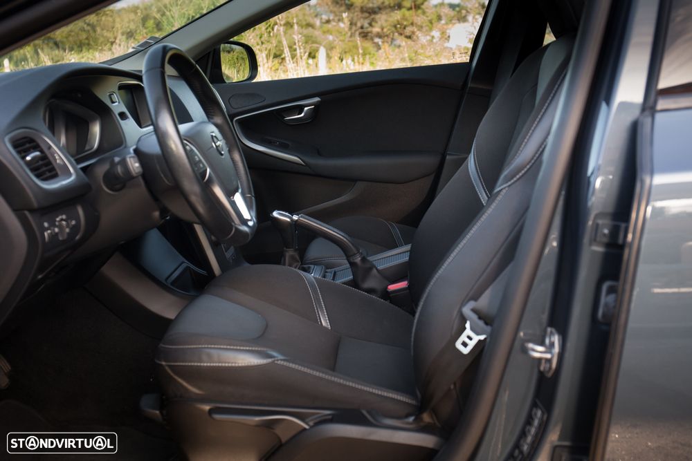 Volvo V40 2.0 D3 Momentum - 18