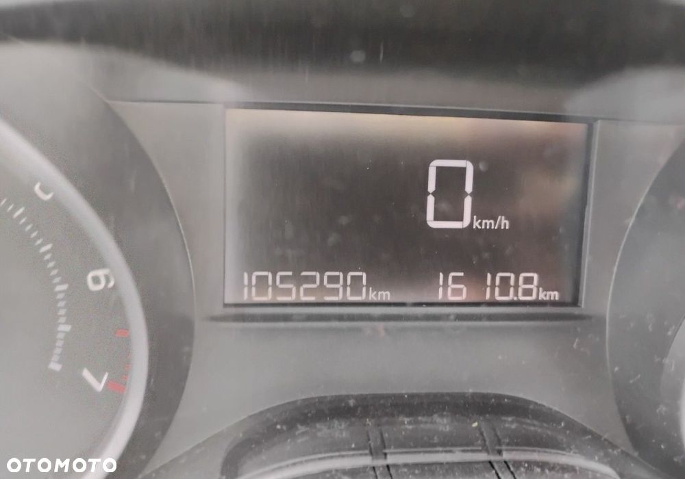 Peugeot 208 - 14