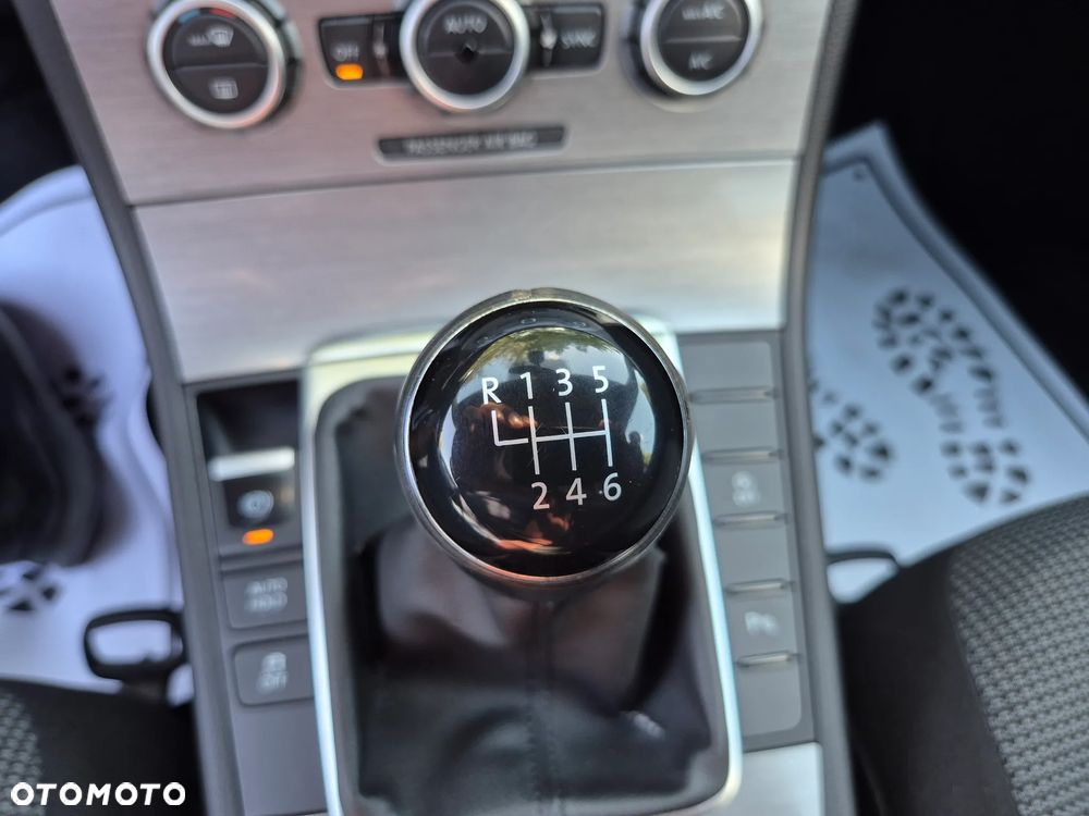 Volkswagen Passat 2.0 TDI Highline - 14