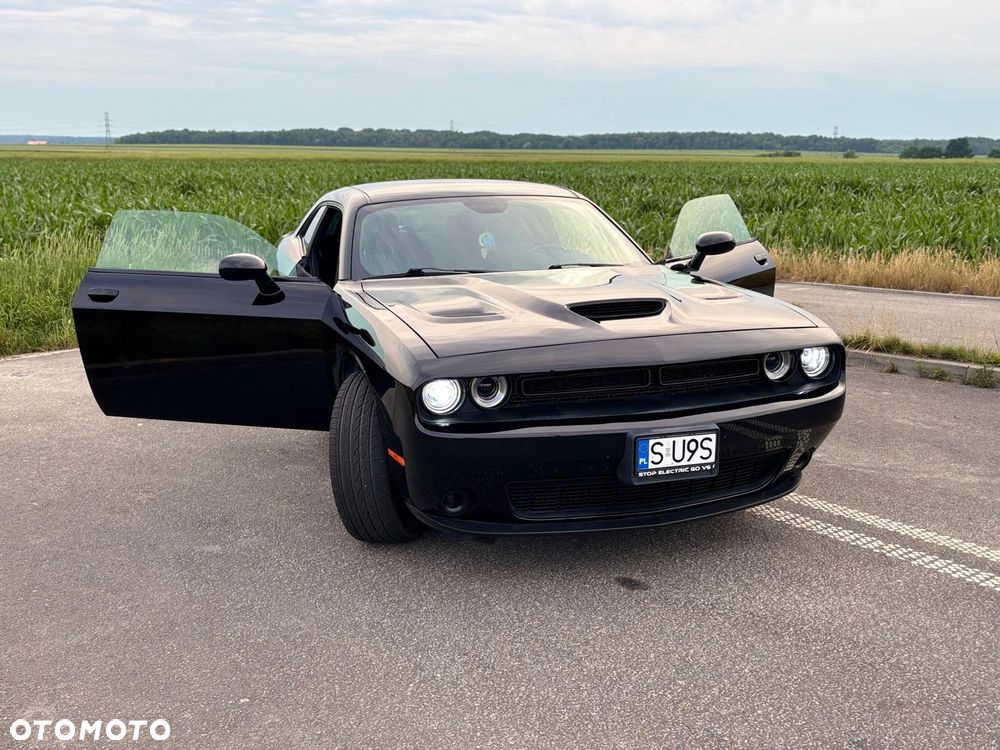 Dodge Challenger - 2