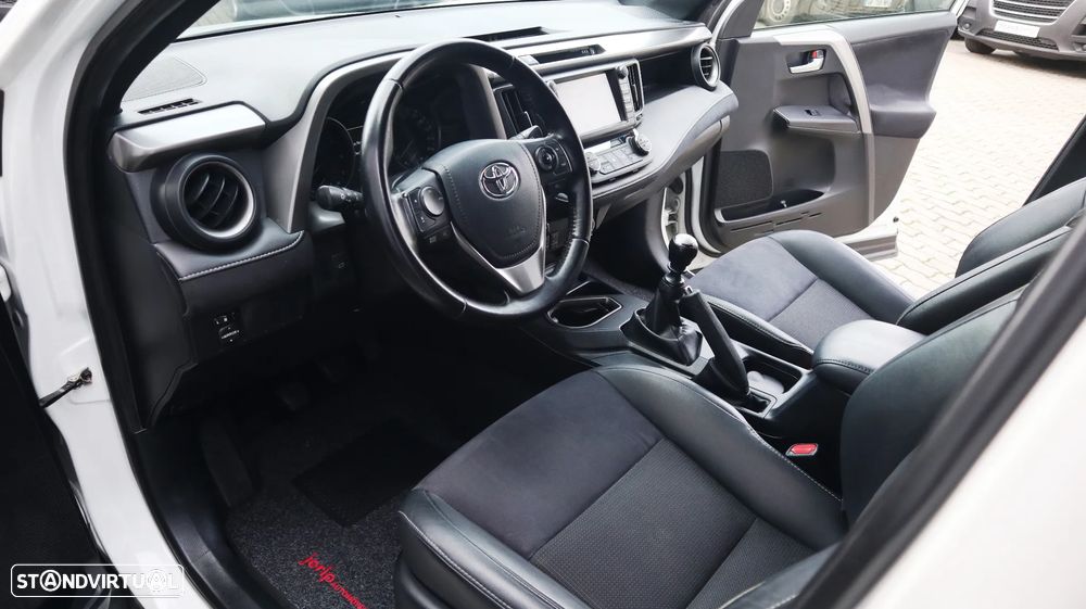 Toyota RAV4 2.0 D-4D 4x2 S&S Executive - 16