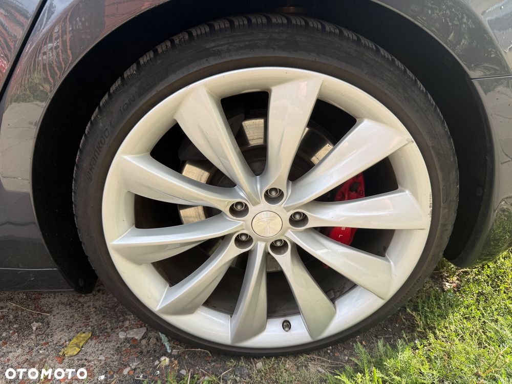 Tesla Model S - 34