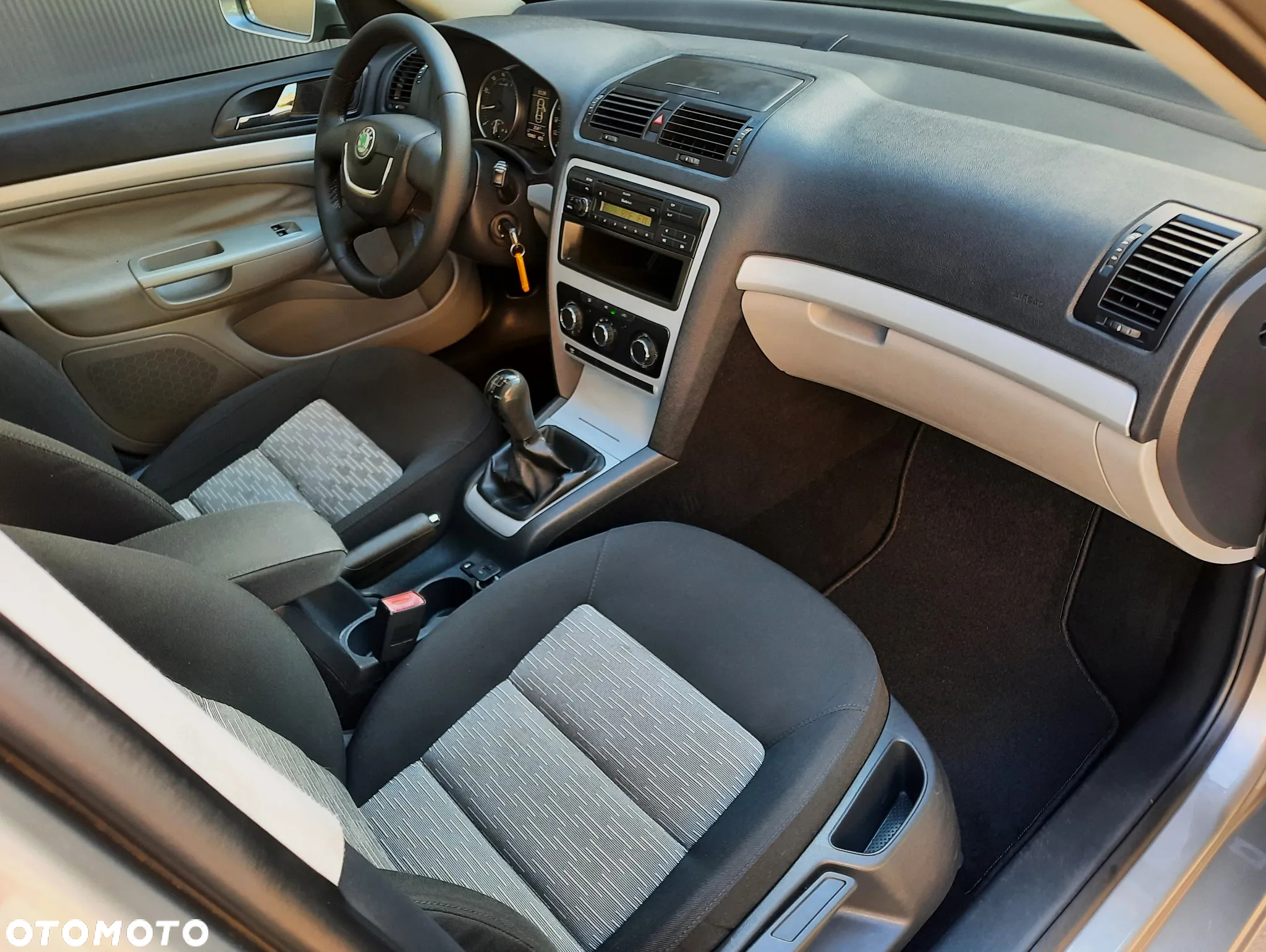 Skoda Octavia 1.6 Ambiente EU5 - 9