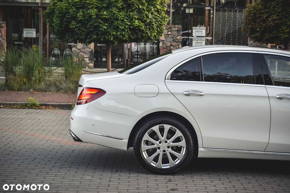 Mercedes-Benz Klasa E 300 9G-TRONIC Avantgarde - 17