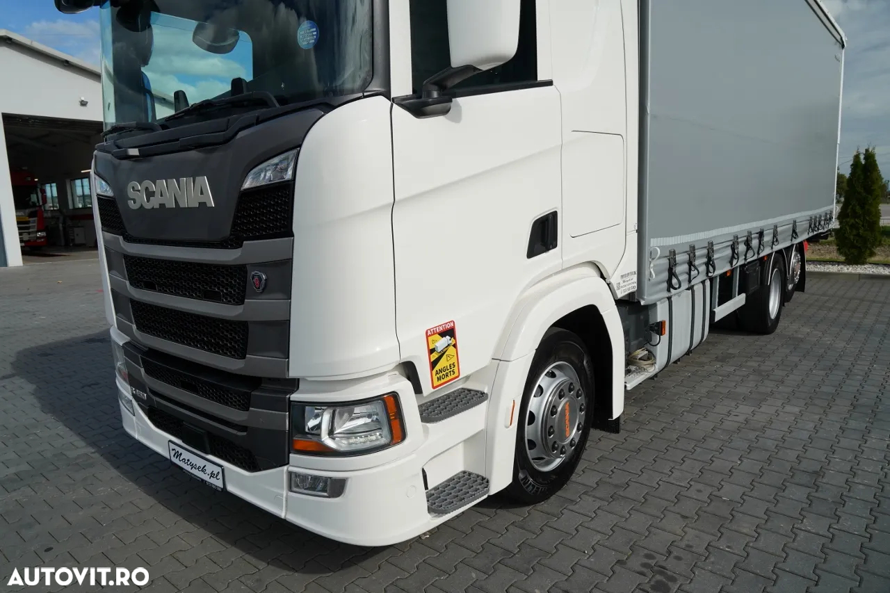Scania R 450 / MEGA / 6x2 / CORTINĂ - 8,2 m / SOLO / PUNTE RIDICATĂ / PODEA REZISTENTĂ / NAVI / - 11