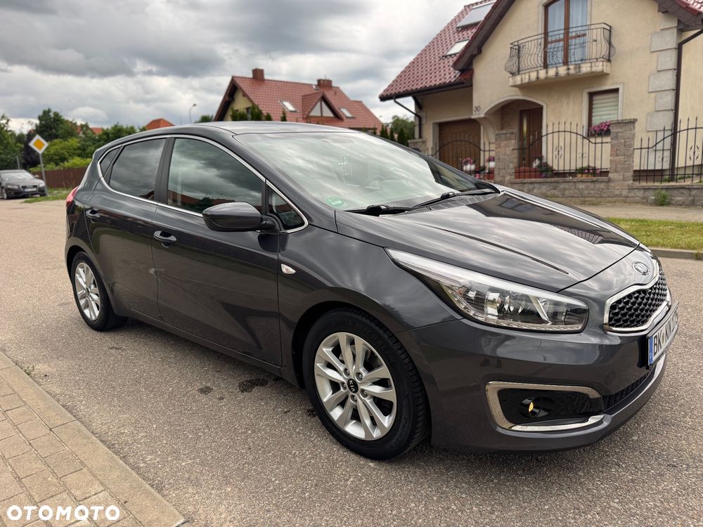 Kia Ceed 1.6 GDI Dream-Team Edition - 3