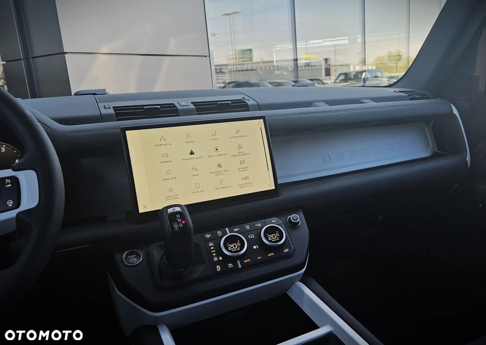 Land Rover Defender - 27