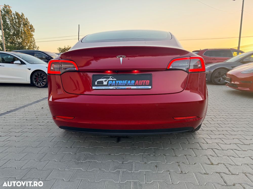 Tesla Model 3 - 4