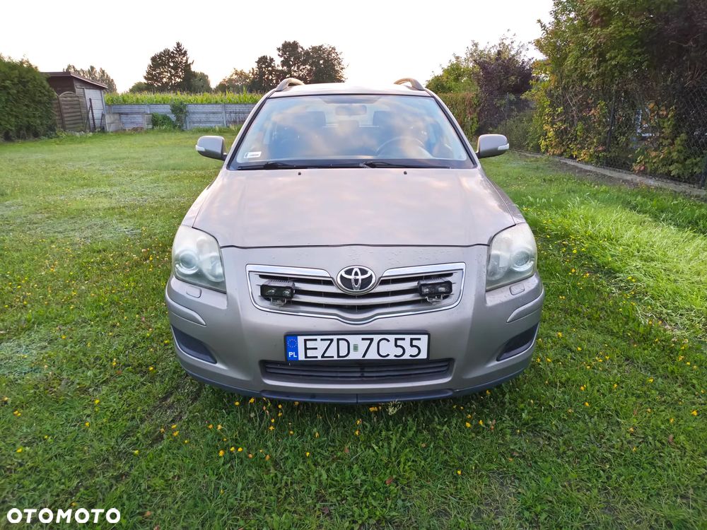 Toyota Avensis 1.6 VVT-i Luna - 2