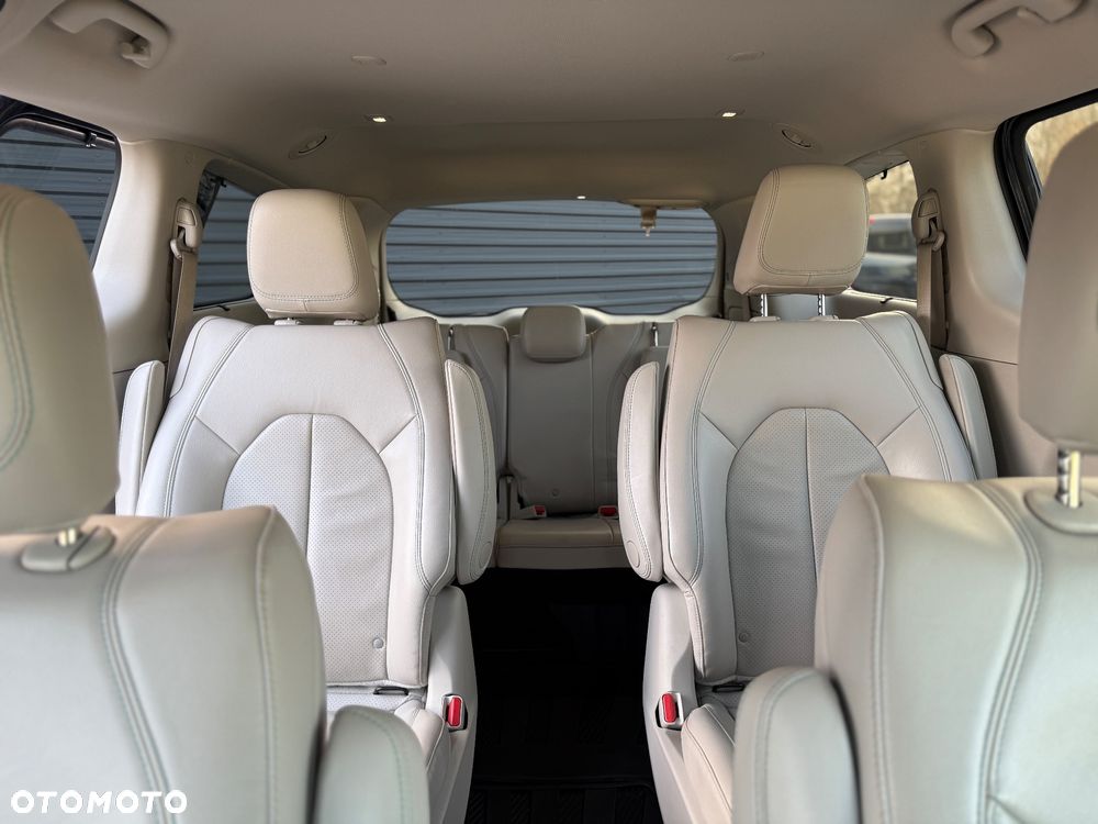 Chrysler Pacifica - 34