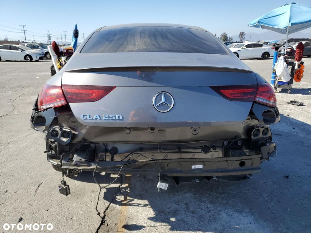 Mercedes-Benz CLA 250 7G-DCT Progressive - 7