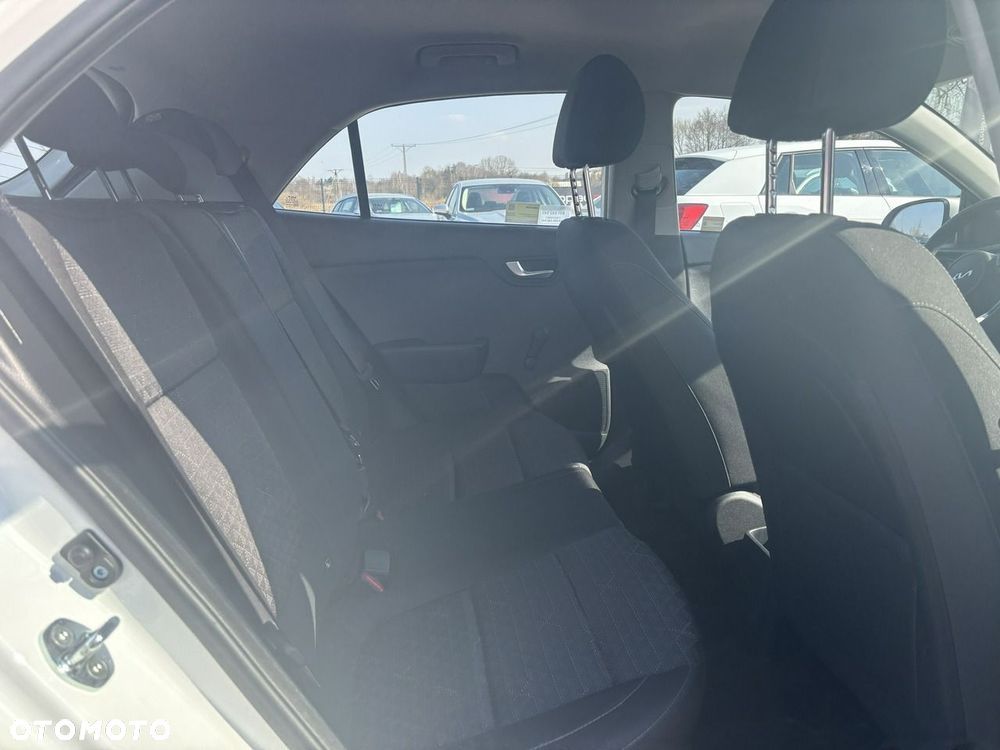Kia Rio - 33