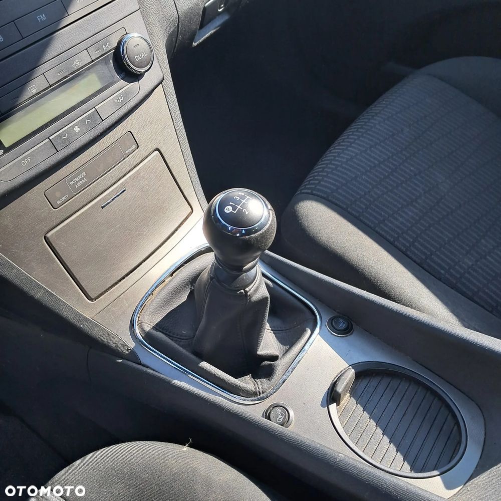 Toyota Avensis 2.0 D-4D Premium - 8