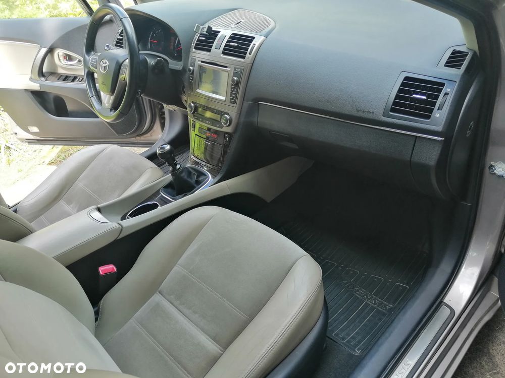 Toyota Avensis 1.8 Prestige - 25