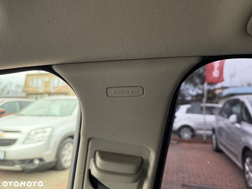 Mercedes-Benz Klasa C 220 CDI DPF (BlueEFFICIENCY) Elegance - 24