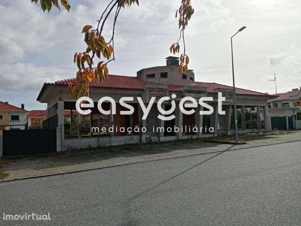 Espaço comercial emblemático em fase de construção no Fundão - Grande imagem: 3/16