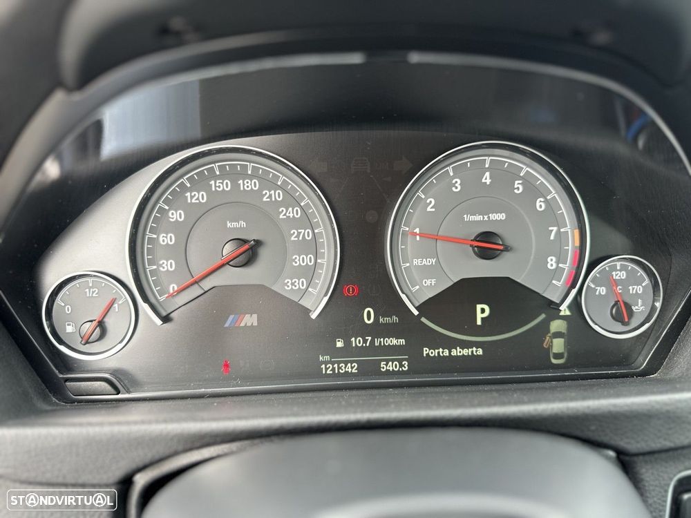 BMW M4 Coupe DKG Competition - 33