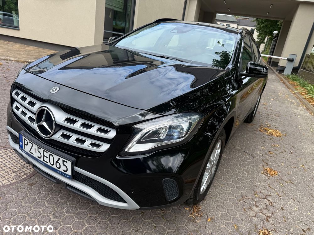 Mercedes-Benz GLA 180 7G-DCT - 20