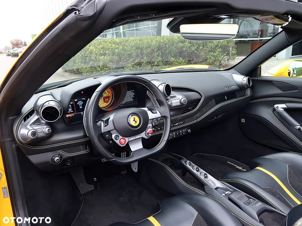 Ferrari F8 Spider - 11