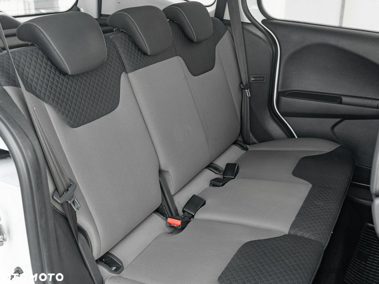 Ford Transit Courier 1.5 TDCi Trend - 25