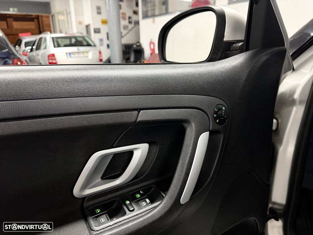 Skoda Fabia 1.2 HTP Sport - 14