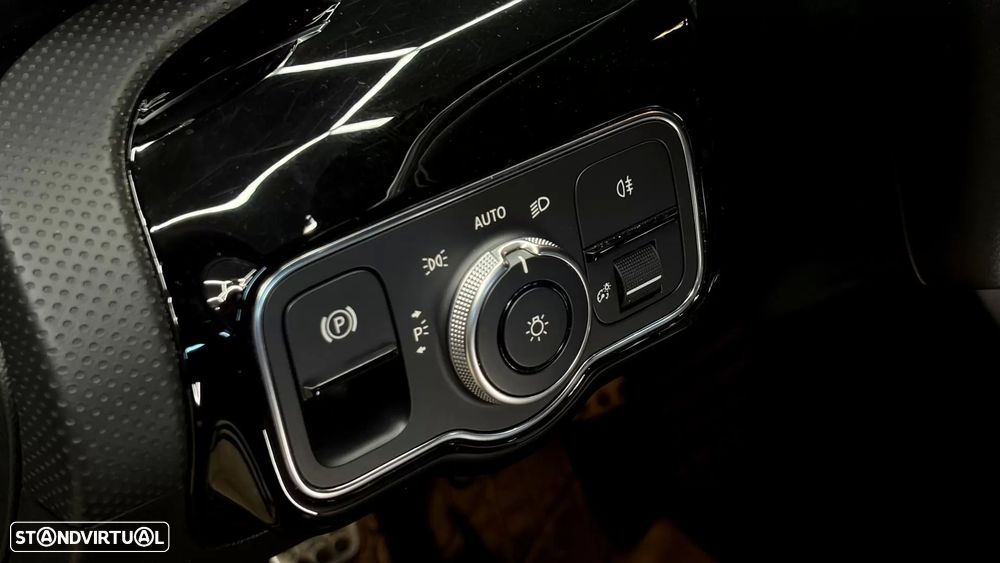 Mercedes-Benz A 200 AMG Line - 36