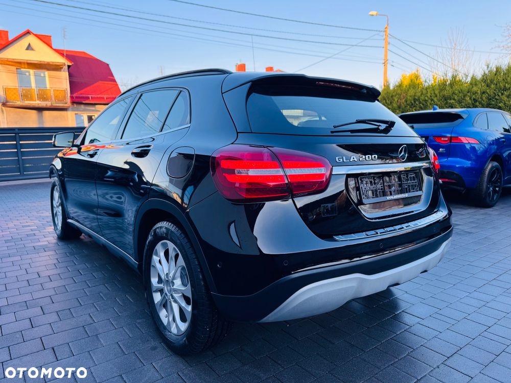 Mercedes-Benz GLA 200 7G-DCT UrbanStyle Edition - 9