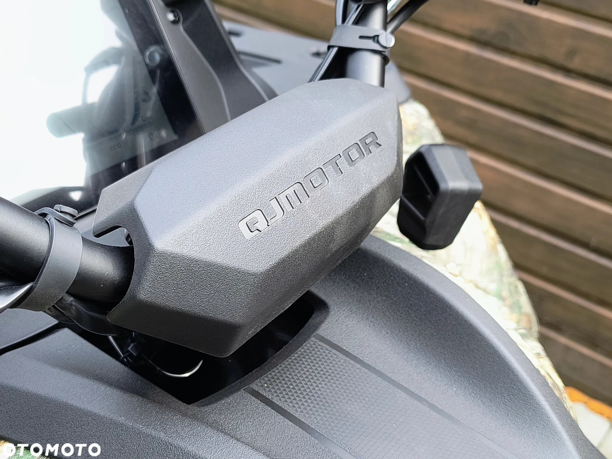 QJMOTOR SFA 1000 - 16