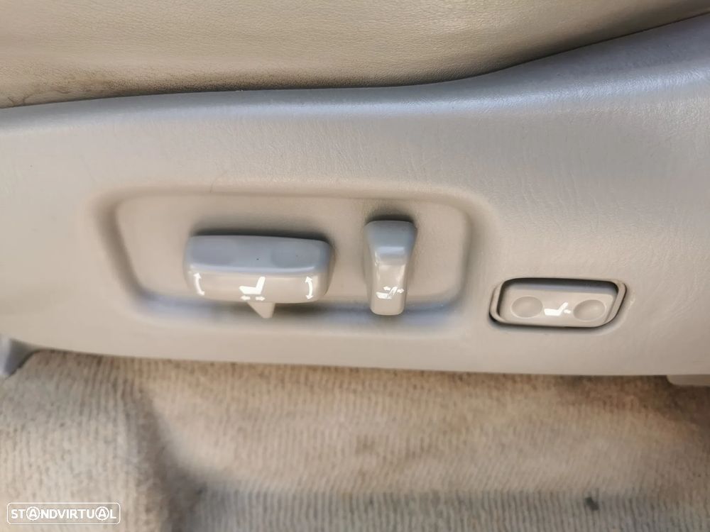 Toyota Land Cruiser - 16