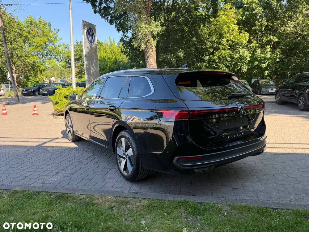 Volkswagen Passat Variant 1.5 TSI ACT mHEV Business Plus DSG - 4