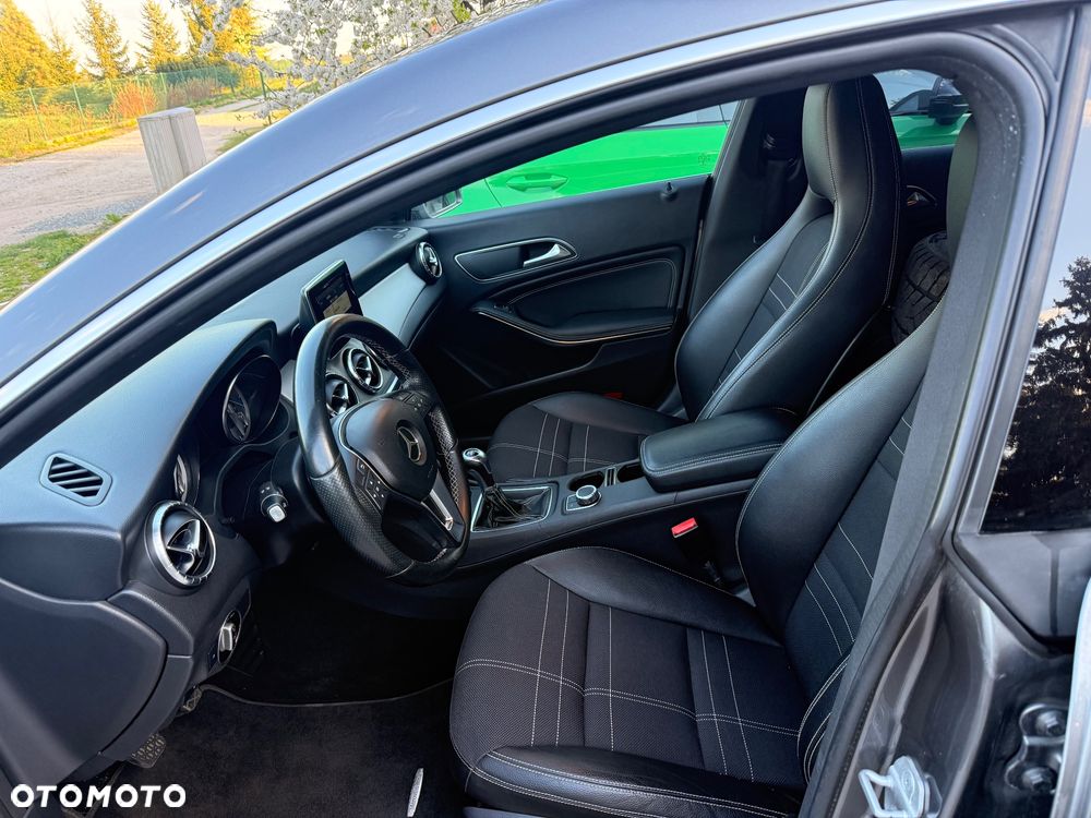 Mercedes-Benz CLA 180 AMG Line - 14