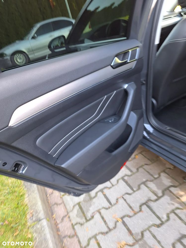 Volkswagen Passat 2.0 TDI SCR Elegance DSG - 12