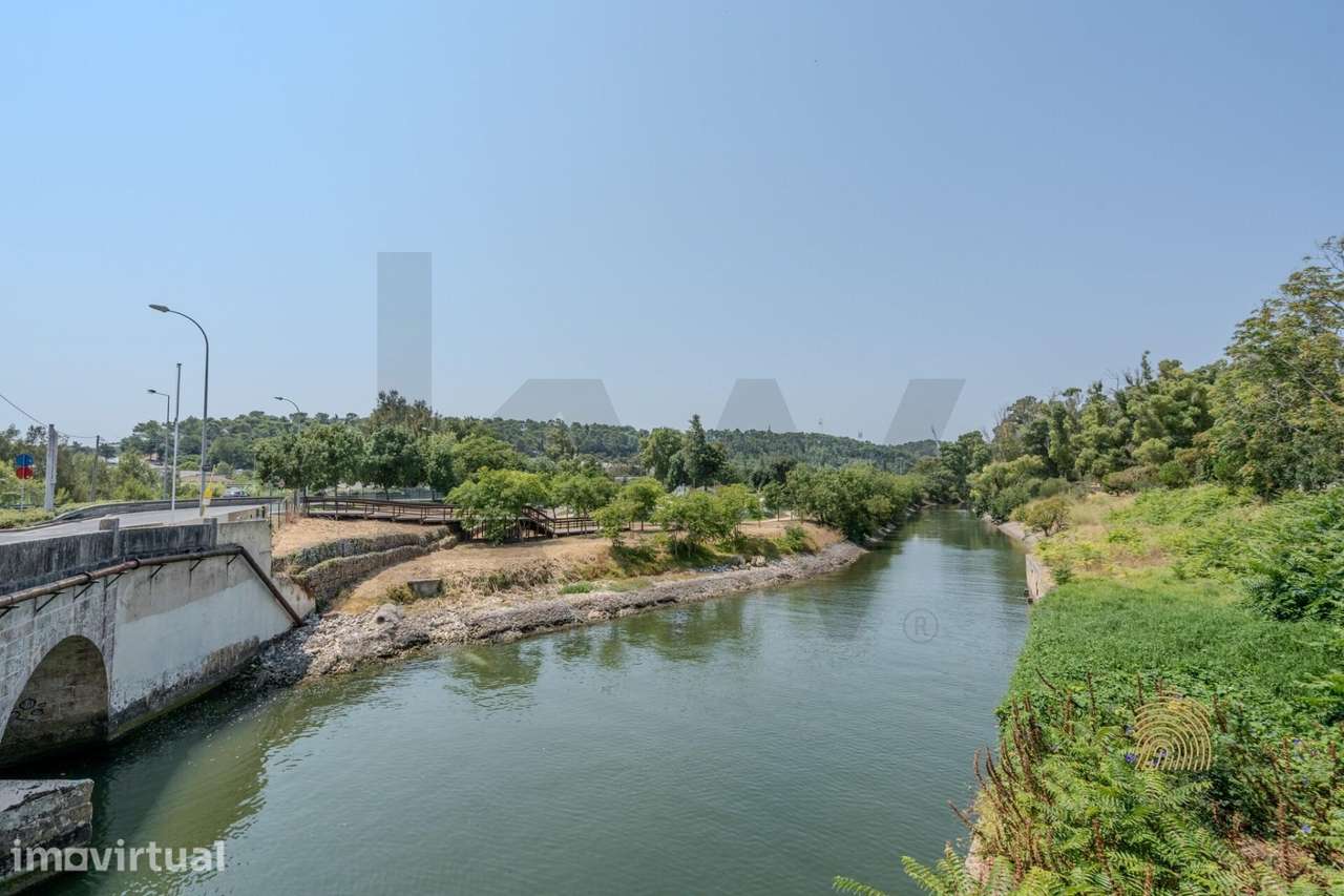 T2 com Terraço na Cruz Quebrada | A 1 minuto do Comboio, Jamor e Praia - Grande imagem: 4/24