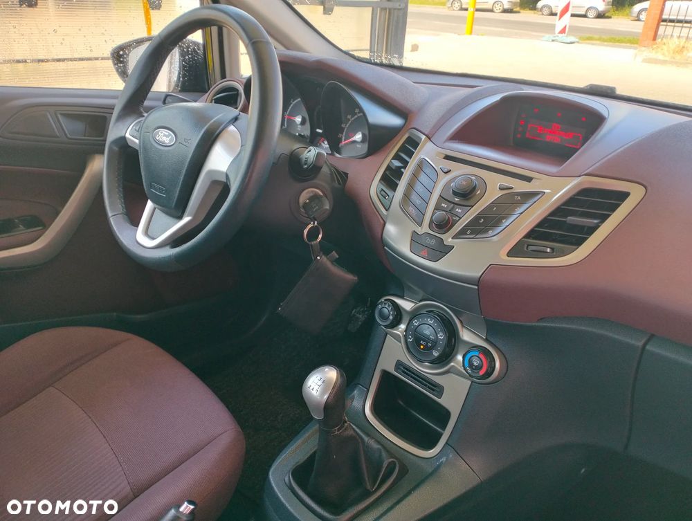 Ford Fiesta 1.25 Ambiente - 30