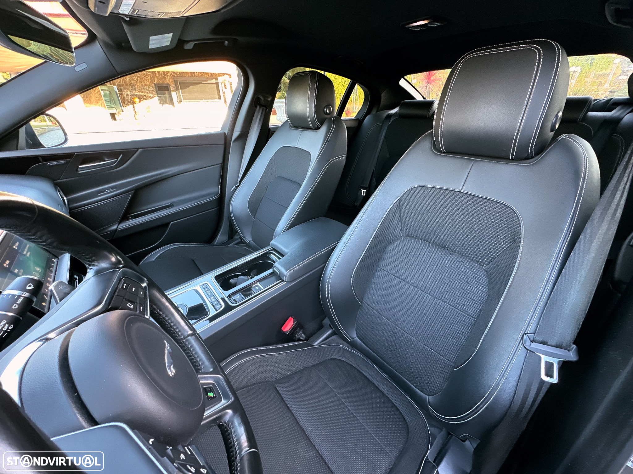 Jaguar XE 2.0 D R-Sport AWD Aut. - 13
