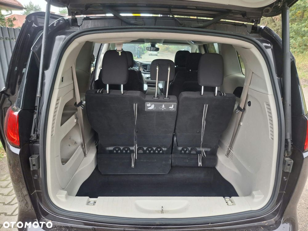 Chrysler Pacifica - 10
