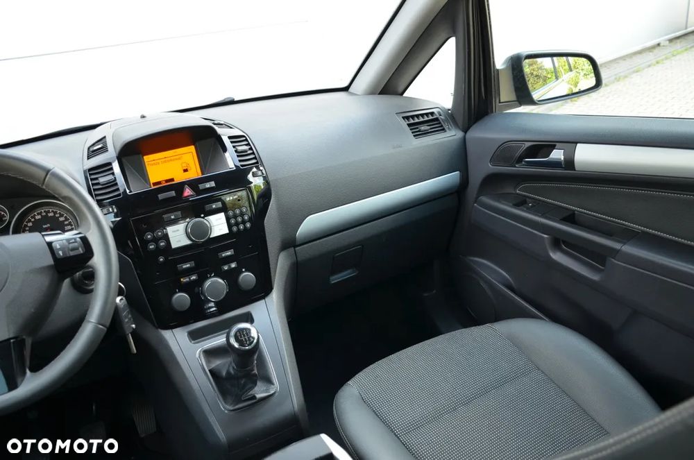 Opel Zafira 1.8 Cosmo - 27