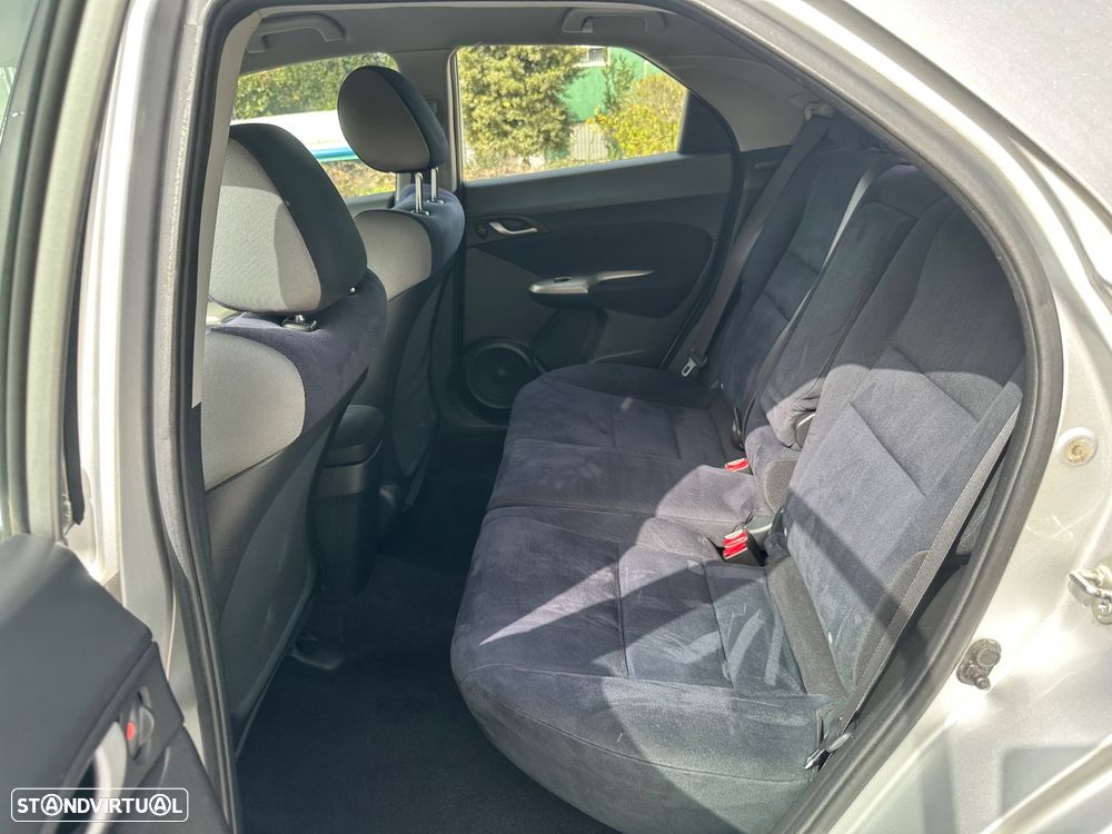 Honda Civic 1.4 Comfort - 23