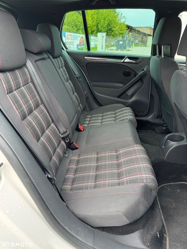Volkswagen Golf 2.0 TSI GTI - 14