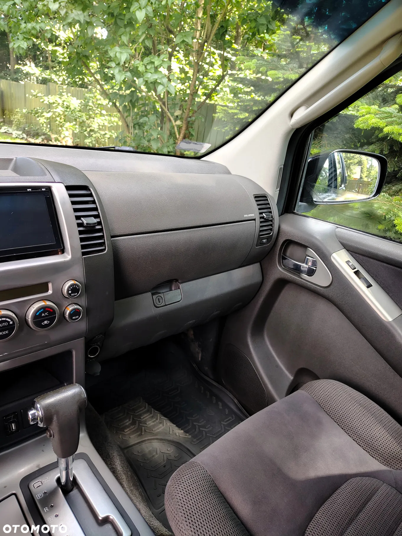 Nissan Pathfinder 4.0 V6 LE - 26