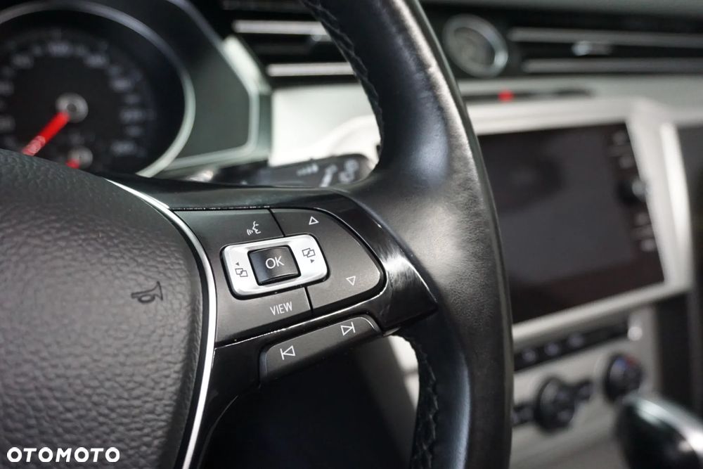 Volkswagen Passat Variant 1.6 TDI SCR DSG Comfortline - 29