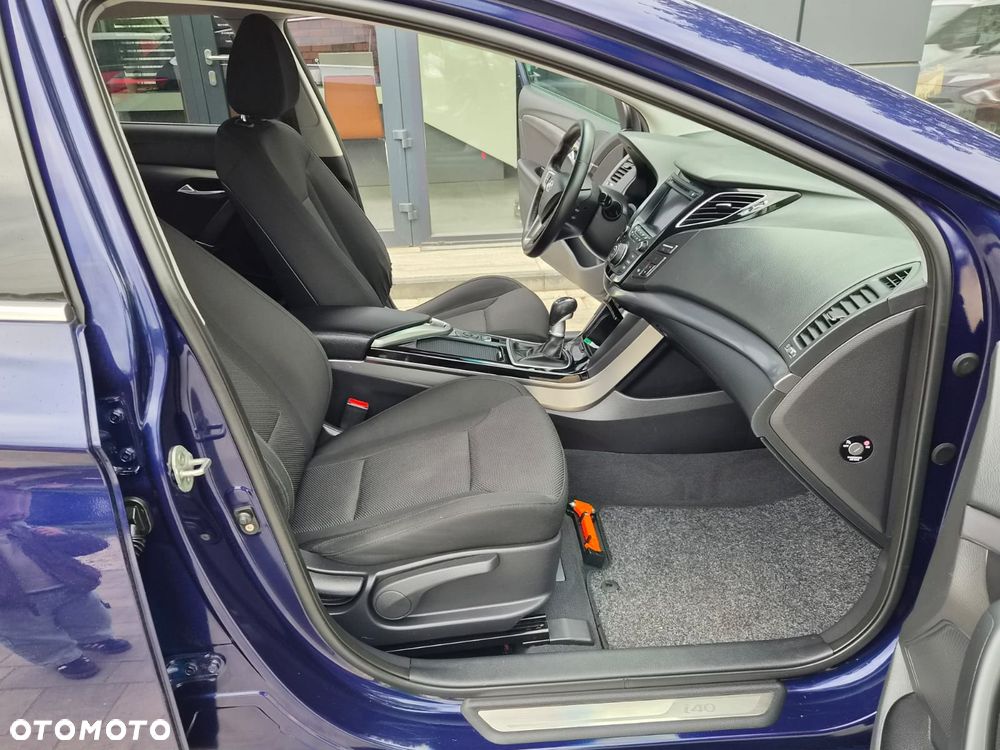 Hyundai i40 Kombi blue 1.6 Family - 23