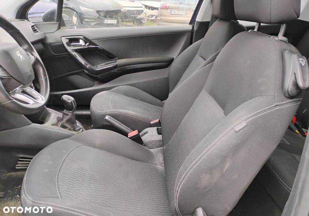 Peugeot 208 - 9