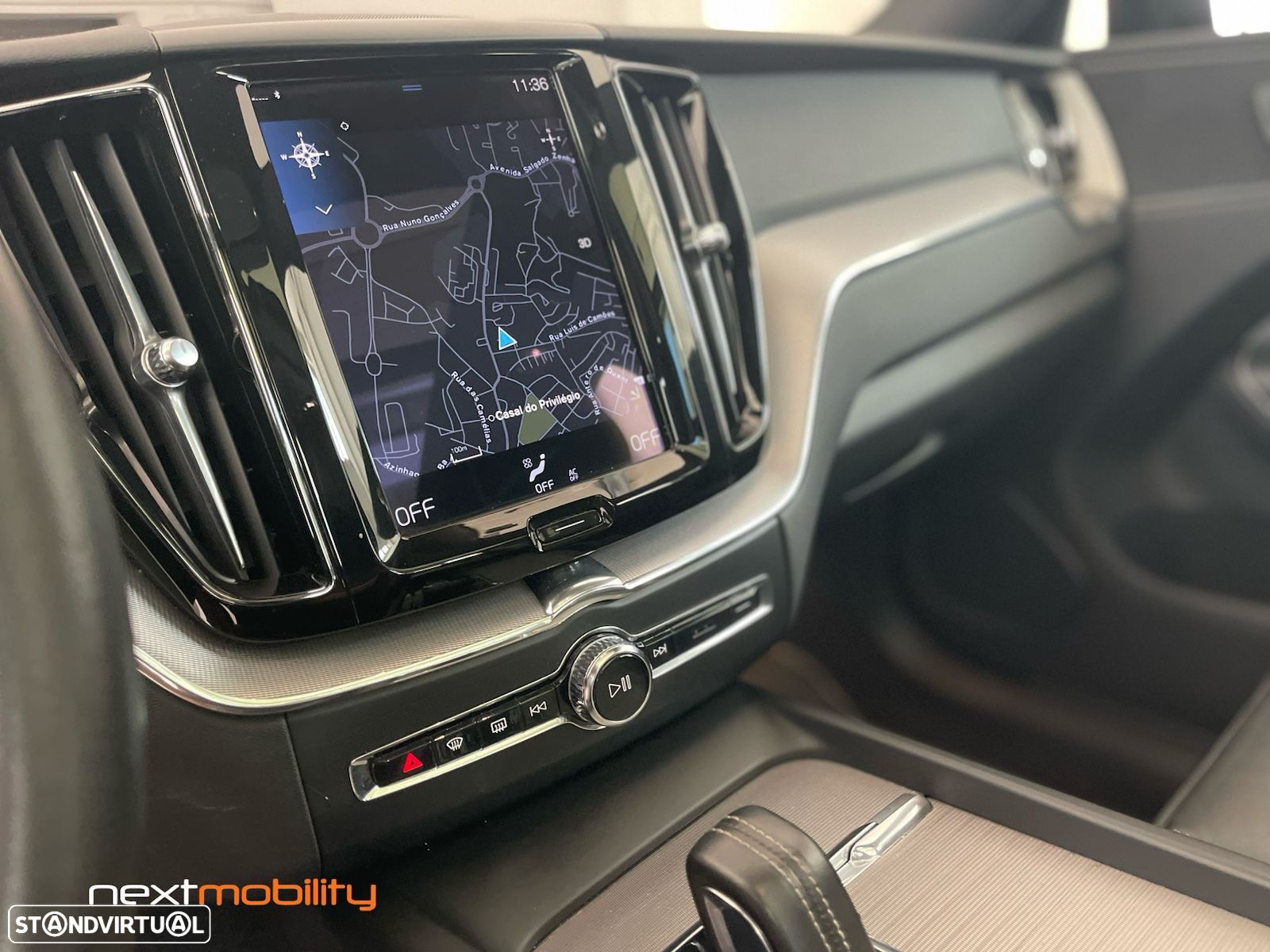 Volvo XC 60 2.0 T6 PHEV R-Design AWD - 17