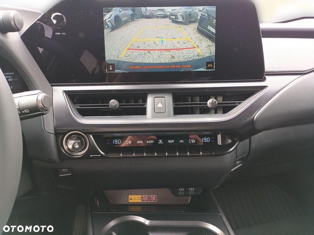 Lexus UX - 19